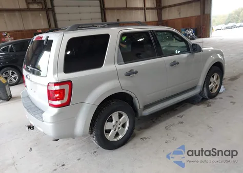 2009 Ford Escape Xlt z USA, uszkodzony, nr VIN 1FMCU03709KA24869